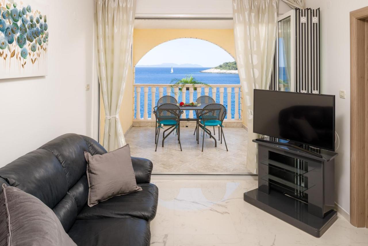 Luxury Bellavista Amazing Sea Holidays With Private Beach & Parking ميلنا المظهر الخارجي الصورة
