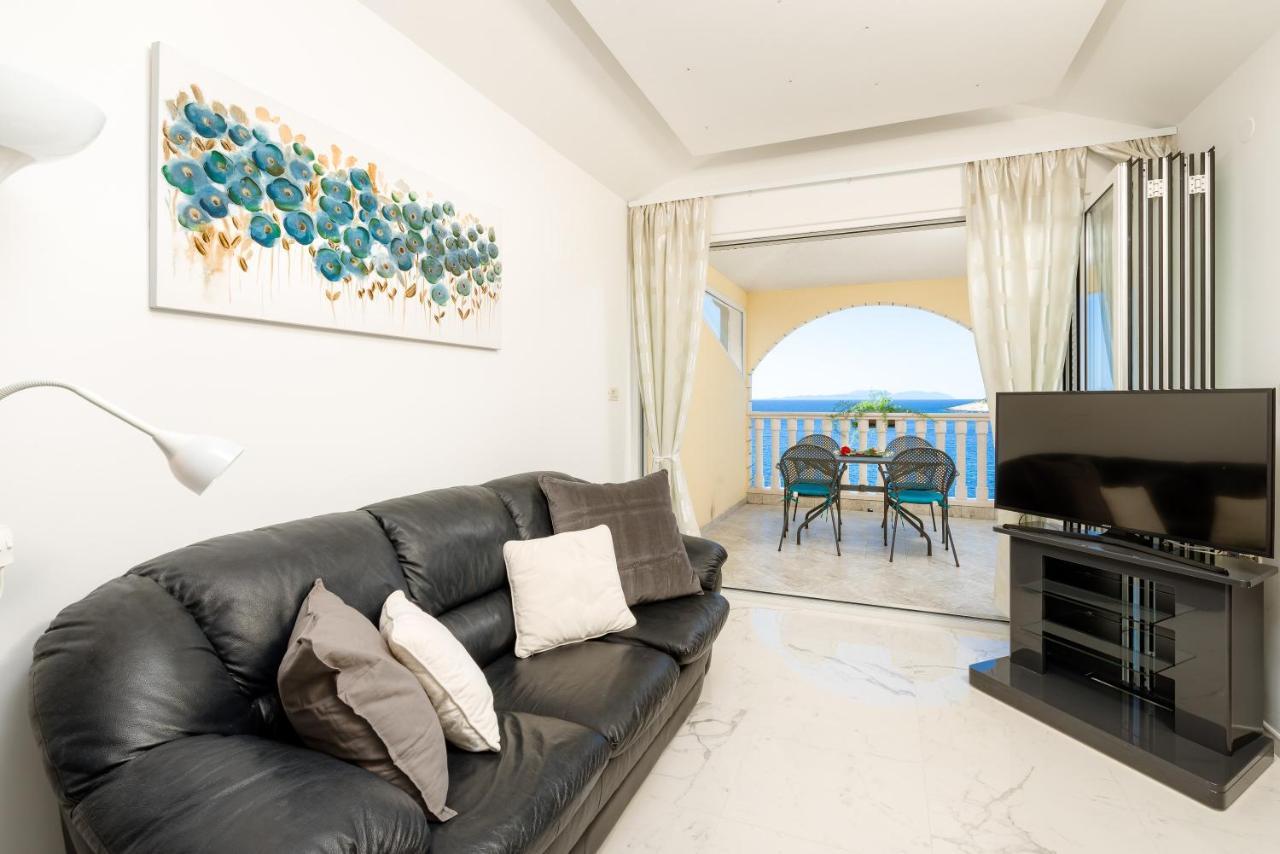 Luxury Bellavista Amazing Sea Holidays With Private Beach & Parking ميلنا المظهر الخارجي الصورة