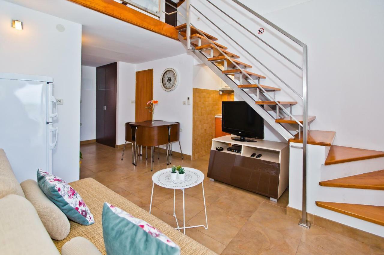 Luxury Bellavista Amazing Sea Holidays With Private Beach & Parking ميلنا المظهر الخارجي الصورة