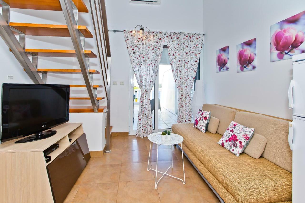 Luxury Bellavista Amazing Sea Holidays With Private Beach & Parking ميلنا المظهر الخارجي الصورة
